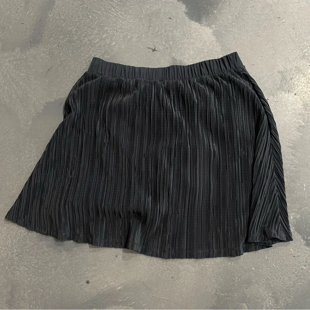 ALO Micro Plisse Tennis Skirt - Black Sz L Women’s
